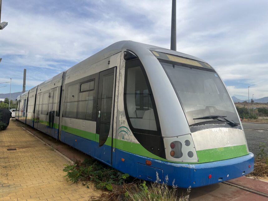 El tranvía de Vélez-Málaga: 20 años de un tren que costó 40 millones y quedó en deseo
