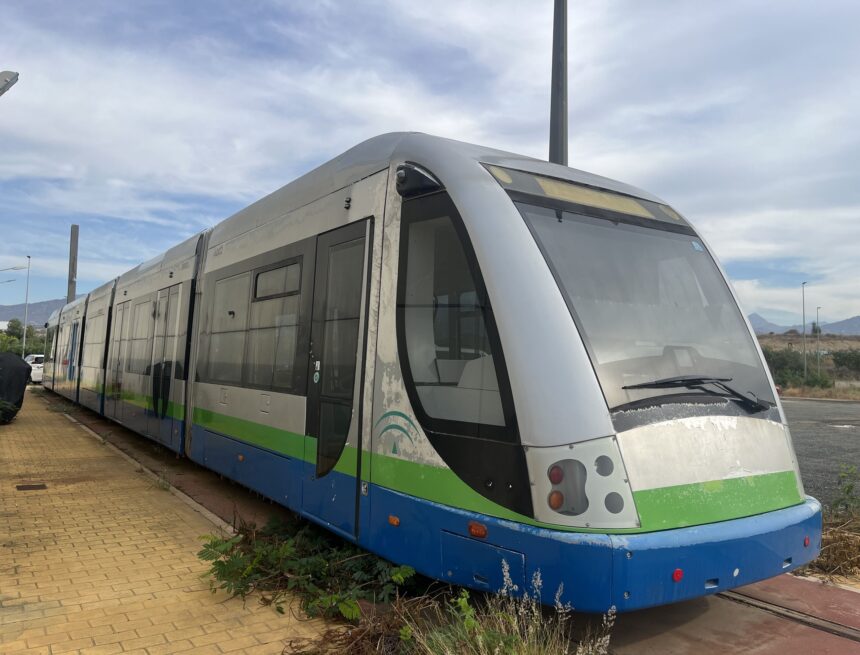 El tranvía de Vélez-Málaga: 20 años de un tren que costó 40 millones y quedó en deseo