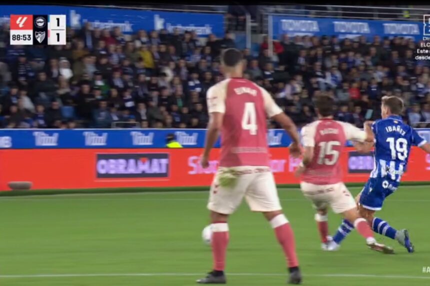 Del Cerro Grande, desde el VAR, impide al Málaga CF ganar en Vitoria