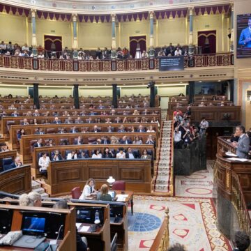El rechazo a los decretos de la vivienda enciende el debate electoral y prolonga las protestas
