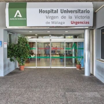 Golpes en la mesa, voces y amenazas a un médico de Urgencias del Clínico de Málaga por no realizar una prueba