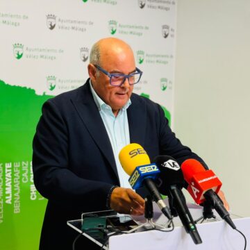 Dimite el alcalde de Vélez-Málaga en plena crisis por la tasa de la basura