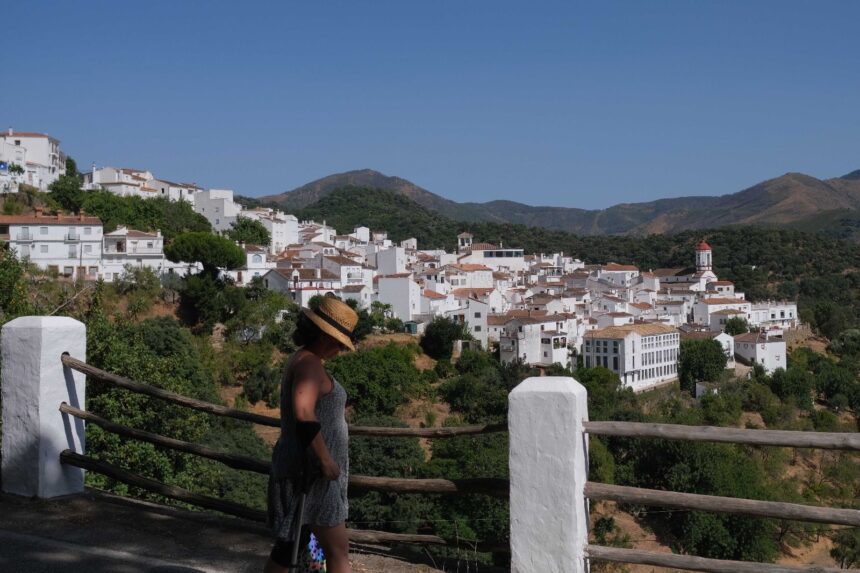 Sin cajero, sin autobús y sin médico: el día a día en los pueblos más pequeños de Málaga Sin cajero, sin autobús y sin médico: el día a día en los pueblos más pequeños de Málaga