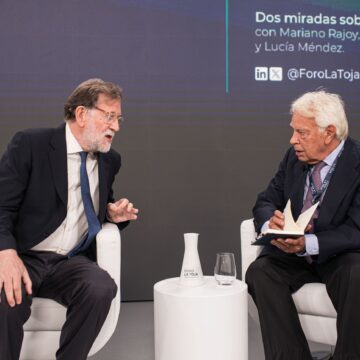 Felipe González y Mariano Rajoy abogan por el fin de la legislatura entre ataques a Pedro Sánchez
