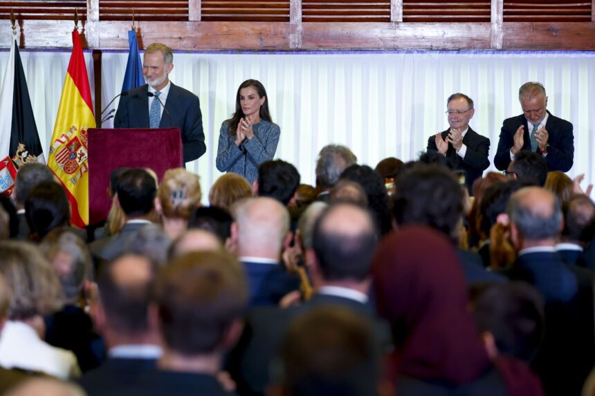 Felipe VI recuerda a Marruecos que Ceuta y Melilla son “irrenunciables” y exige el retorno de los migrantes llegados en julio
