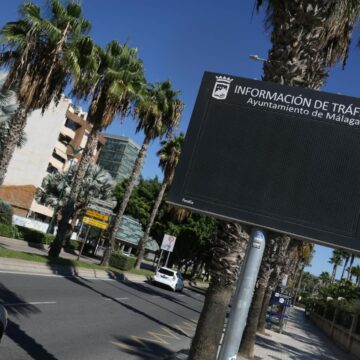 El alcalde de Málaga no aclara qué pasará con las multas de la ZBE: «Si hay que devolverlas, las devolveremos»