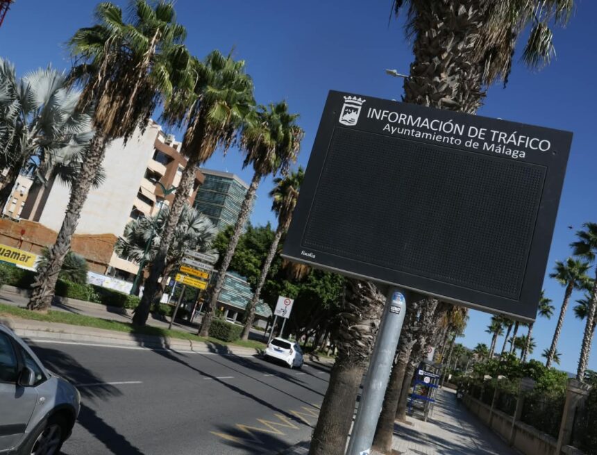 El alcalde de Málaga no aclara qué pasará con las multas de la ZBE: «Si hay que devolverlas, las devolveremos»