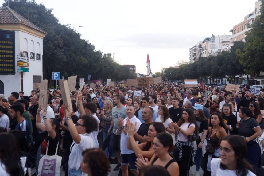 Pedro Sánchez plantea las elecciones del 29-N como una batalla de relatos: vivienda vs. Ceuta Pedro Sánchez plantea las elecciones del 29-N como una batalla de relatos: vivienda vs. Ceuta