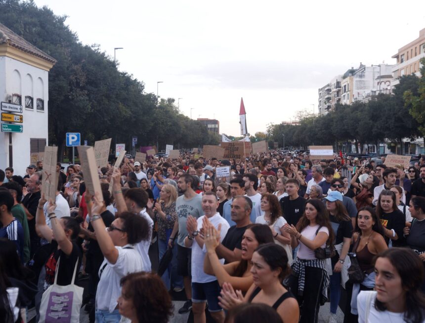 Pedro Sánchez plantea las elecciones del 29-N como una batalla de relatos: vivienda vs. Ceuta Pedro Sánchez plantea las elecciones del 29-N como una batalla de relatos: vivienda vs. Ceuta