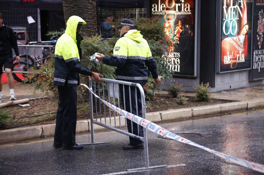Rescatan a diez personas atrapadas en los túneles del Peñón del Cuervo, en Málaga, durante las lluvias