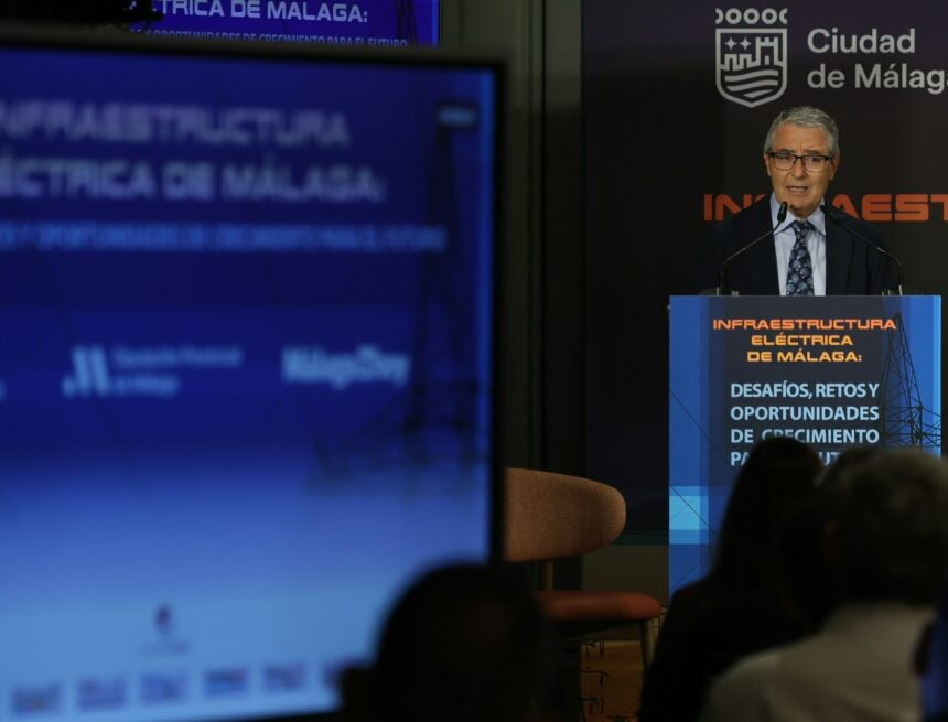 Salado denuncia que el colapso energético es el "cuello de botella silencioso" para inversiones en Málaga Salado denuncia que el colapso energético es el «cuello de botella silencioso» para inversiones en Málaga