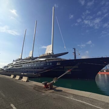 Málaga recibe el velero crucerista más grande del mundo: tres mástiles y 220 metros de eslora