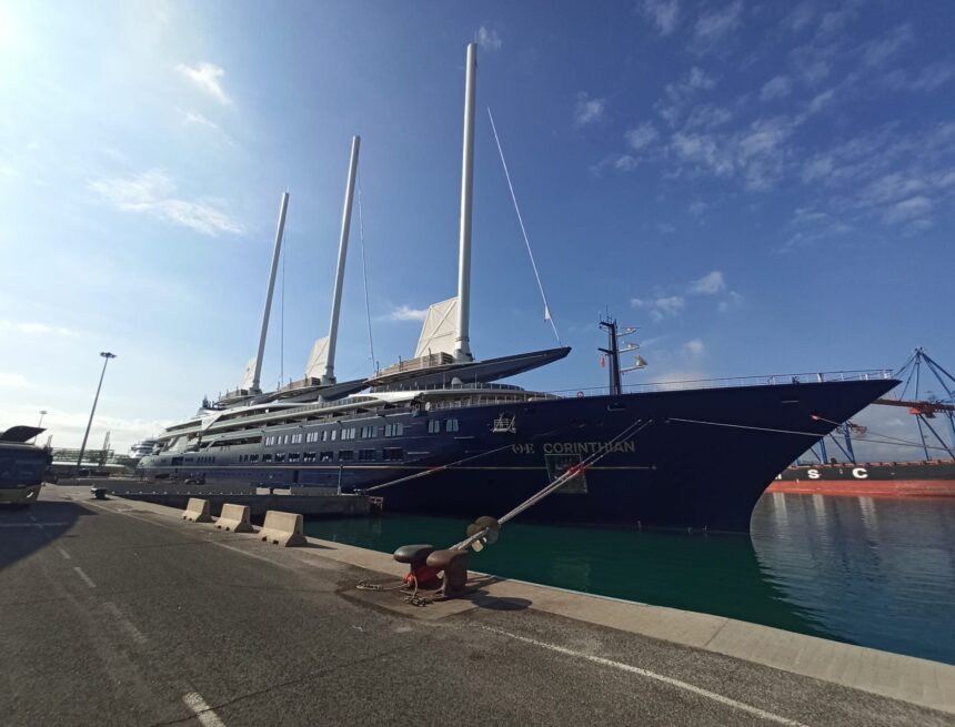 Málaga recibe el velero crucerista más grande del mundo: tres mástiles y 220 metros de eslora