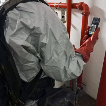 Dos afectados por una nube de gases en una piscina de Benalmádena tras una mezcla de químicos